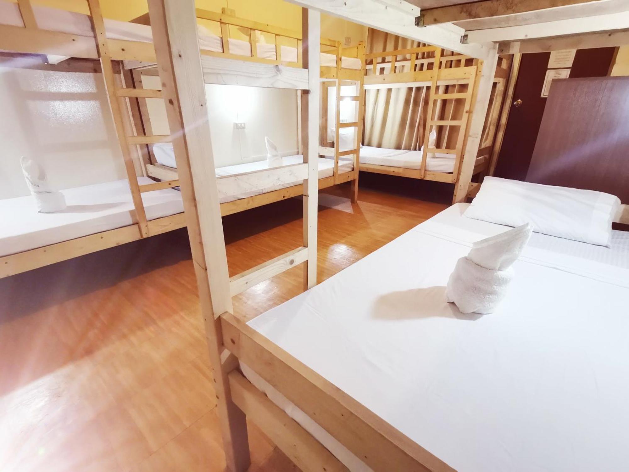 Coron Town Traveller'S Dormitory ภายนอก รูปภาพ