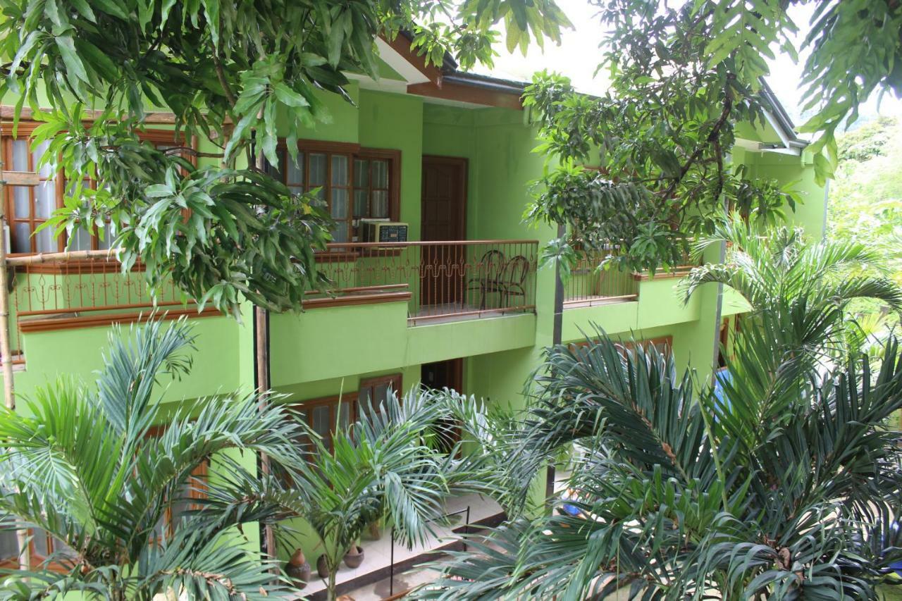 Coron Town Traveller'S Dormitory ภายนอก รูปภาพ